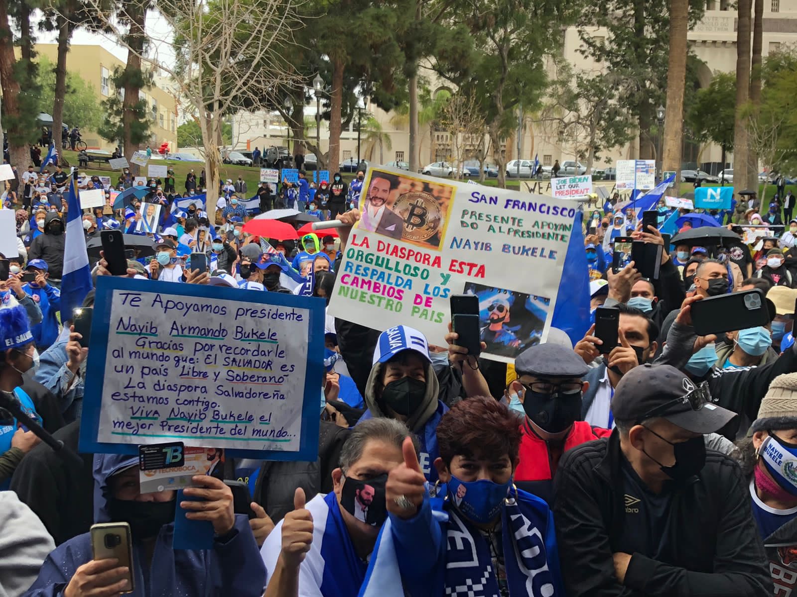 cientos-de-salvadorenos-se-concentran-para-mostrar-su-apoyo-al-presidente-bukele